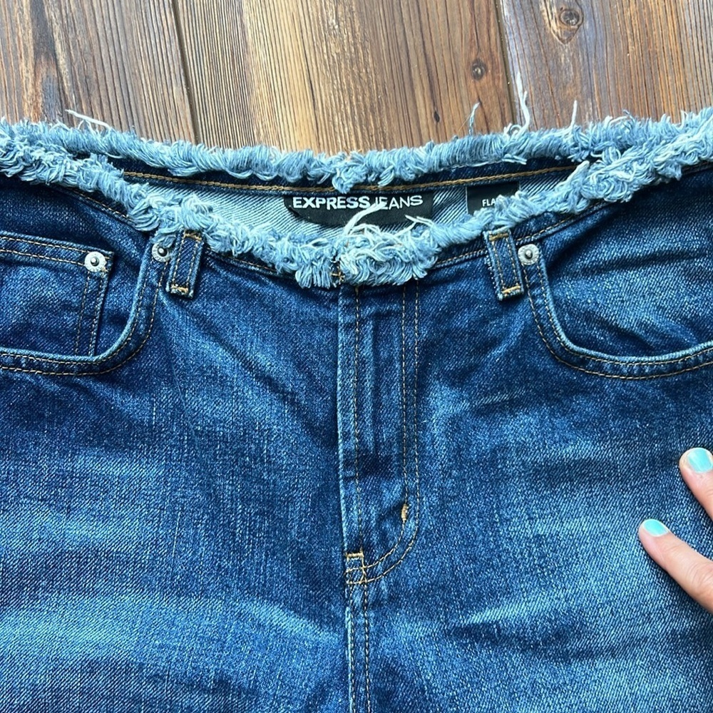 Early 2000 Y2K Express Jeans Women's Flare Distressed Blue Jeans Size 5/6 - Picture 2 of 9